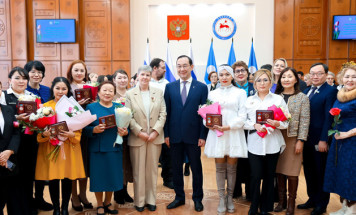 31 жительница Якутии удостоилась Знака "Мать-героиня"
