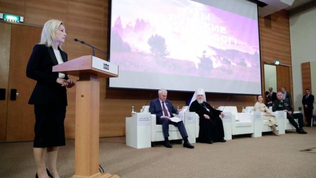 Рифат Сабитов: "Мои коллеги воюют словом, хотя и без оружия, как и священники. Несут правду с передовой!"
