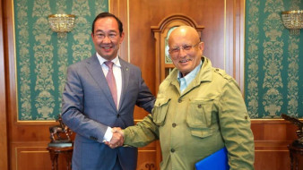 Глава Якутии Айсен Николаев провел встречу с политологом Сергеем Карагановым