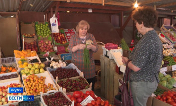 На Крестьянском рынке Якутска сезонные поставки свежих продуктов обеспечивают местные хозяйства