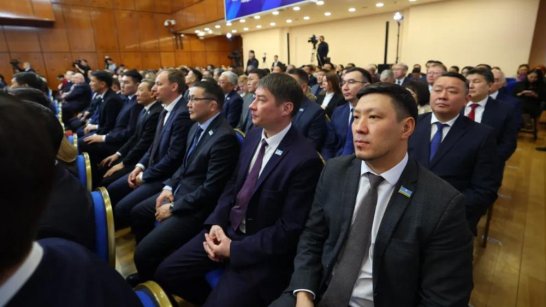 Айсен Николаев поручил Минобру усилить взаимодействие с индустриальными партнерами