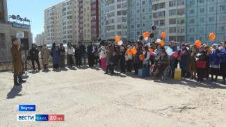 Патриотическая акция "Поём двором". Жители Якутска поздравляют ветеранов в преддверии Дня Победы