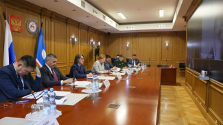 Джулустан Борисов провел совещание с представителями компании "Газпромнефть-Заполярье"