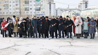 Национальные общины Якутии возложили цветы к стихийному мемориалу жертвам теракта