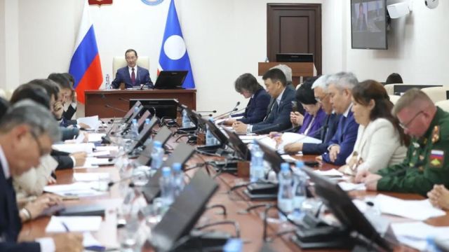 Айсен Николаев провёл заседание Республиканской комиссии "Вместе к Победе!"
