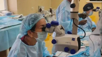 Более 300 операций провели мобильные офтальмологи в Вилюйской группе районов