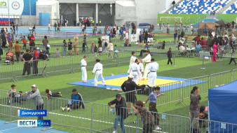 Дьокуускайга Туймаада стадиоҥҥа Физкультурник күнүн бэлиэтээтилэр