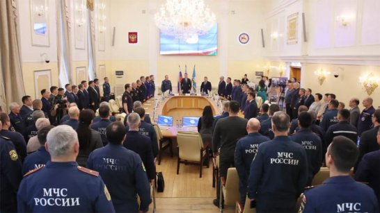 Лучшим работникам и коллективам ГО и ЧС вручили награды