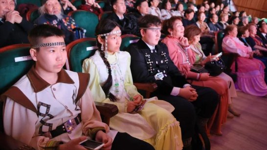 В Якутии вручены награды детям - лучшим исполнителям Олонхо