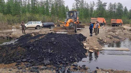 В Среднеколымском районе идут аварийно-восстановительные работы на автодороге "Арктика"