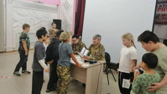 Отец и сын — участники СВО провели "Урок мужества" в селе Маган