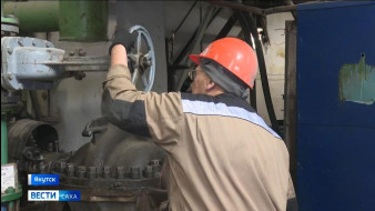 В Якутске завершаются работы по плановому запуску системы отопления