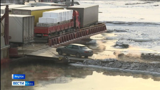 Замерзающая Лена. В Якутске речники готовятся к началу перевозок в сопровождении ледокола