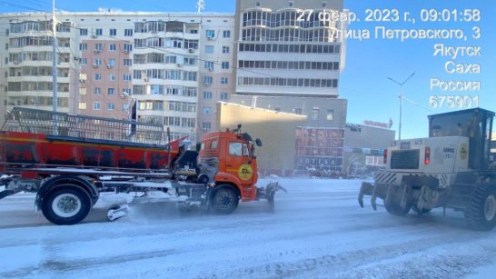 В Якутске после сильного снегопада коммунальщики работают в усиленном режиме