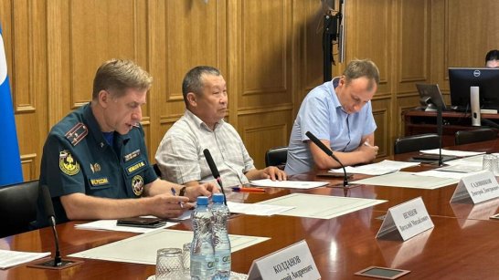 Три самолета-зондировщика работают в Якутии для вызова осадков