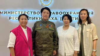 Участница программы "Якутия — Земля героев" начала стажировку в Минздраве