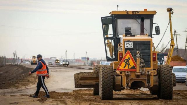В Якутске продолжаются работы по реконструкции улицы Можайского и автодороги "Нам"