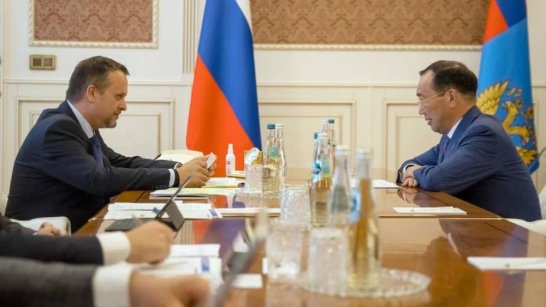 Глава Якутии обсудил с министром транспорта РФ основные проекты в сфере дорожного хозяйства республики