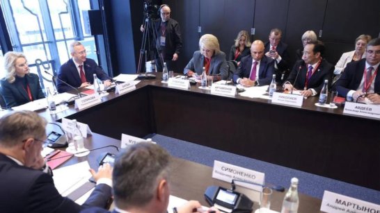 ПМЭФ – 2025: Айсен Николаев внёс предложения по подготовке кадров для ТЭК