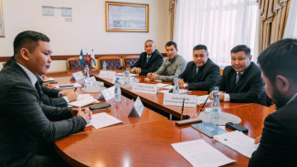 Глава Якутска встретился со стажерами республиканской кадровой программы "Якутия – земля героев"