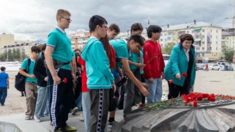 Юные дипломаты в Якутии почтили память героев Великой Отечественной войны