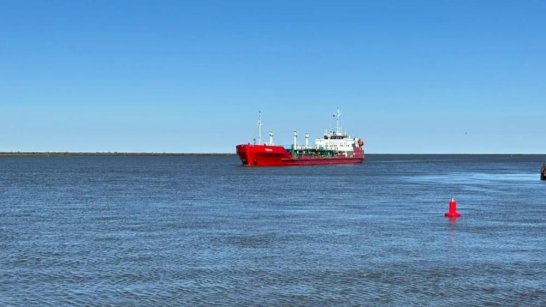 В Якутии первые танкеры доставили дизельное топливо на арктическую нефтебазу