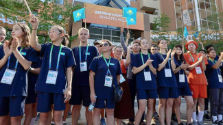 В Якутске в деревне спортсменов Игр "Дети Азии"поднят флаг Республики Казахстан