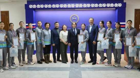 В Правительстве Якутии поздравили юных волейболисток сборной команды республики