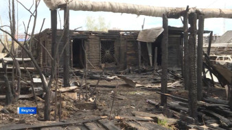 В Якутске сгорел деревянный жилой дом по улице Притузова