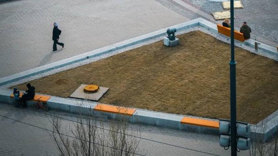 В Якутске на площади Республики подрядчик поменяет газонное покрытие