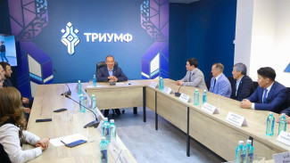 Глава Якутии встретился с почётными гостями XVI Международного турнира по вольной борьбе памяти Дмитрия Коркина