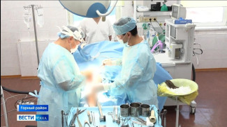 В Горном районе Якутии впервые мобильными хирургами проведена операция по эндопротезированию колена