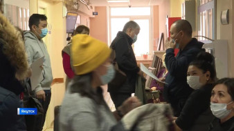 Жители Якутска жалуются на большие очереди в кабинеты медосмотра