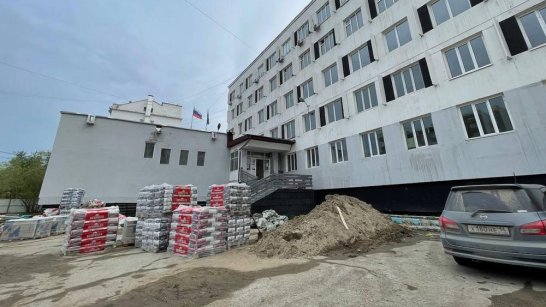 Замглавы Якутска Антон Алексеенко проверил ход благоустройства объектов и капремонта школ