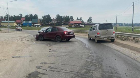 В Якутске в результате ДТП пострадали 2 водителя и несовершеннолетний пассажир
