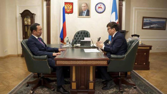 Глава Якутии провёл встречу с Афанасием Саввиным