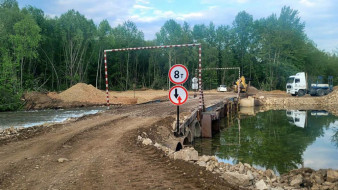 В Алданском районе открыто движение по временному мосту через реку Селигдар