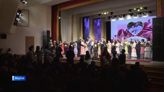 Глава Якутии Айсен Николаев встретился с победителями конкурса "Семья года - 2023"