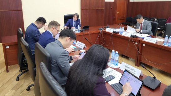 Джулустан Борисов провел встречу с представителями бизнес-сообщества Якутии