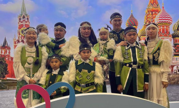 Многодетная семья Никаноровых из Якутии стала победителем Всероссийского конкурса "Семья года" в номинации "Молодая семья"