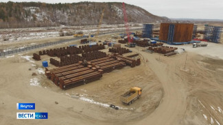 Юрий Трутнев и Айсен Николаев проверили ход строительства Ленского моста