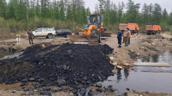 В Среднеколымском районе идут аварийно-восстановительные работы на автодороге "Арктика" 