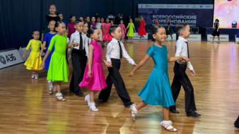 В Якутске стартовали Региональные соревнования по танцевальному спорту "Осенний вальс"