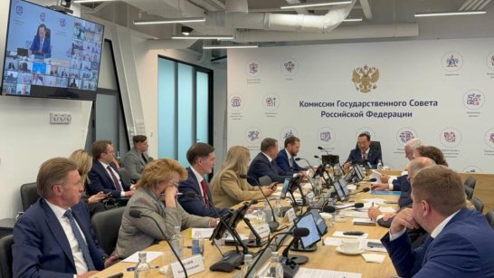 Глава Якутии провел заседание комиссии Госсовета РФ по направлению "Энергетика"