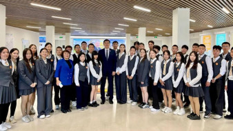 Анатолий Семенов провел урок государственности учащимся школы имени Михаила Николаева