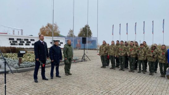 В Якутске состоялась торжественная церемония возложения цветов к стеле "Воинам-победителям"