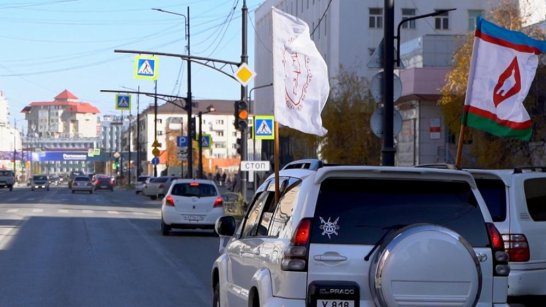 В Якутске провели автопробег с флагами России и Якутии