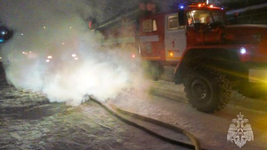 В Якутске в микрорайоне Марха горел гараж с автомобилем
