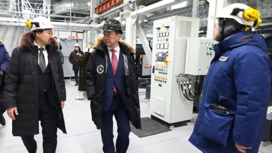 Айсен Николаев осмотрел ход строительства гибридного энергокомплекса в посёлке Сангар