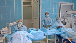 В Нерюнгри выездная бригада офтальмологов провела более 100 операций